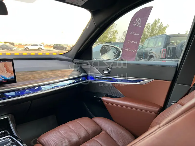 2023 بي ام دبليو الفئة السابعة 735أي