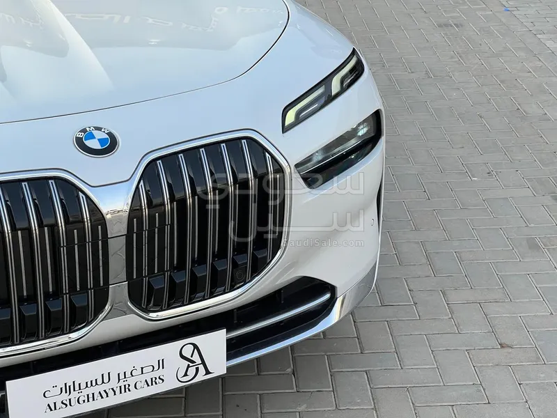 2023 بي ام دبليو الفئة السابعة 735أي