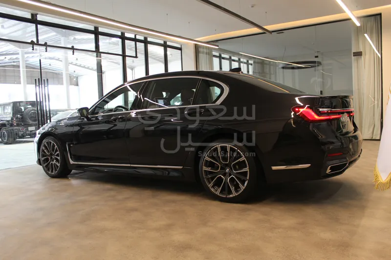 2021 بي ام دبليو الفئة السابعة 730 أي