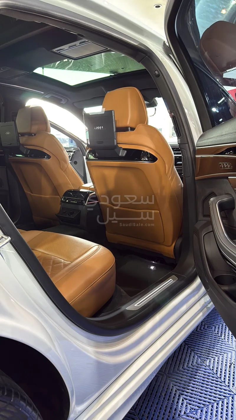 2023 اودي اي 8 ال 55تي اف اس أي