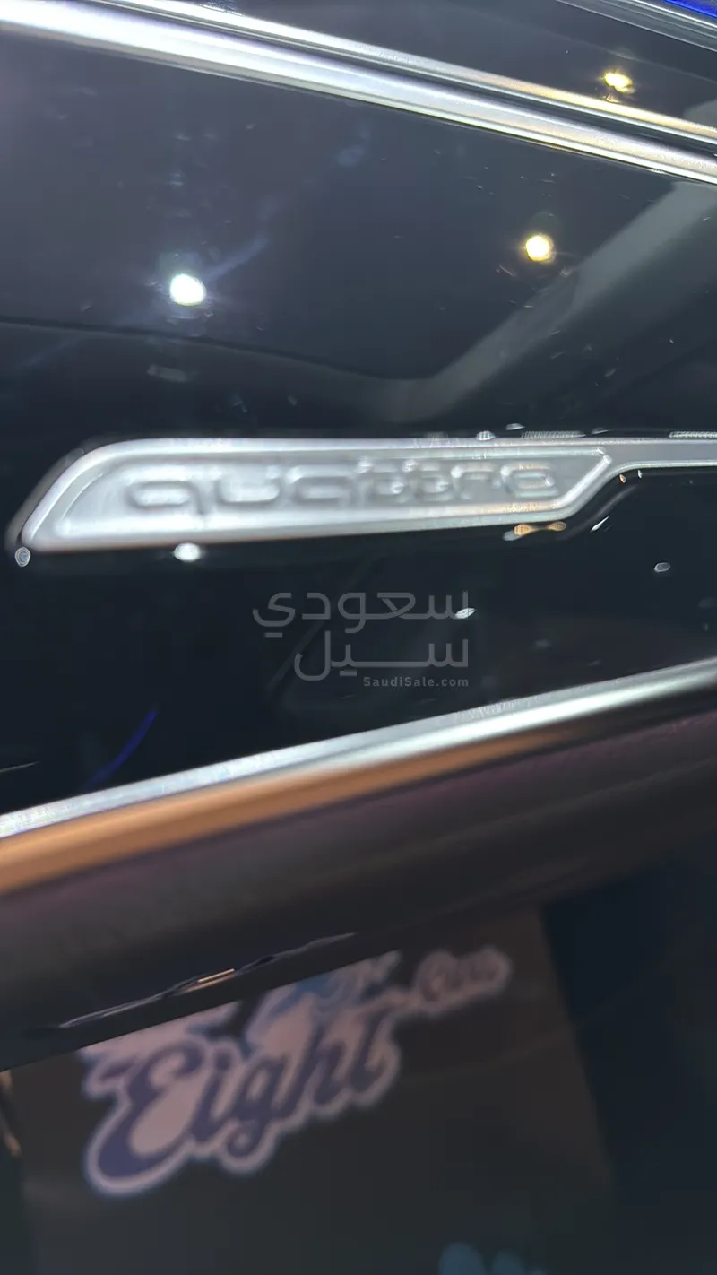 2023 اودي اي 8 ال 55تي اف اس أي