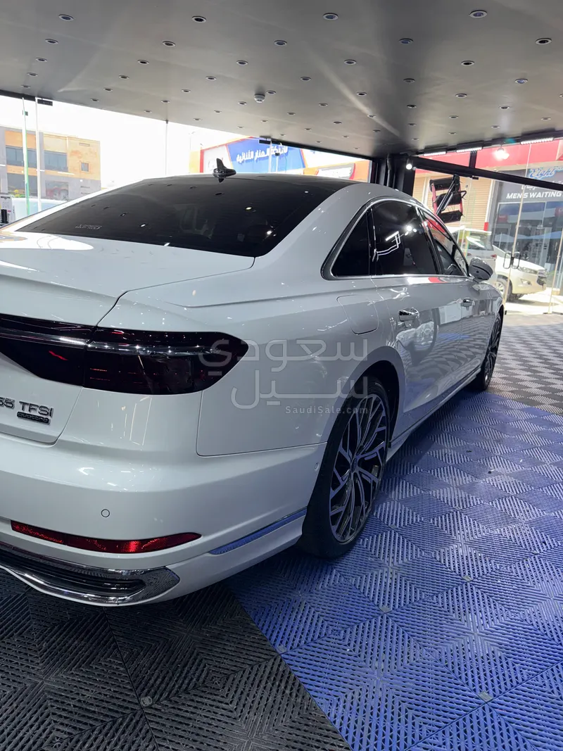 2023 اودي اي 8 ال 55تي اف اس أي