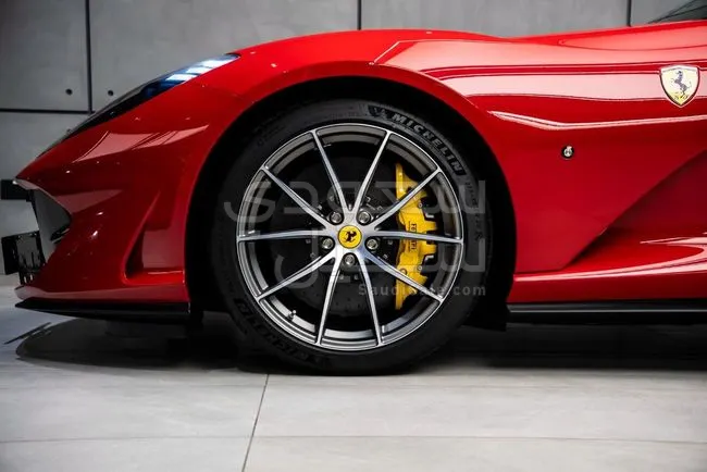 2021 فيراري 812 جي تي اس