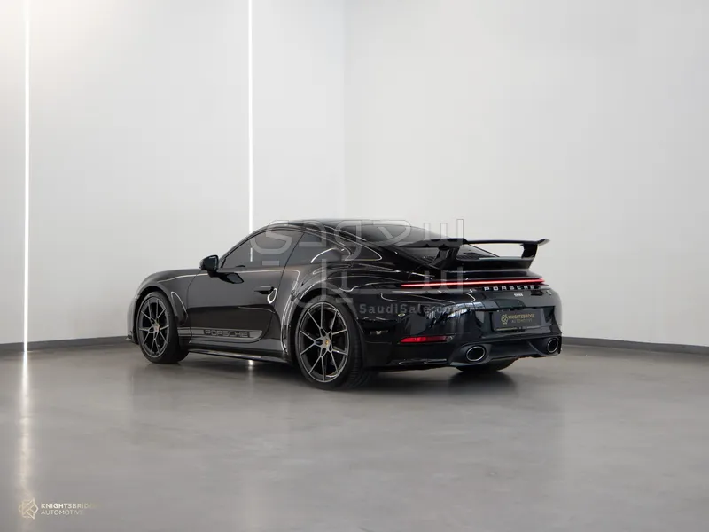 2025 بورش 911 كاريرا