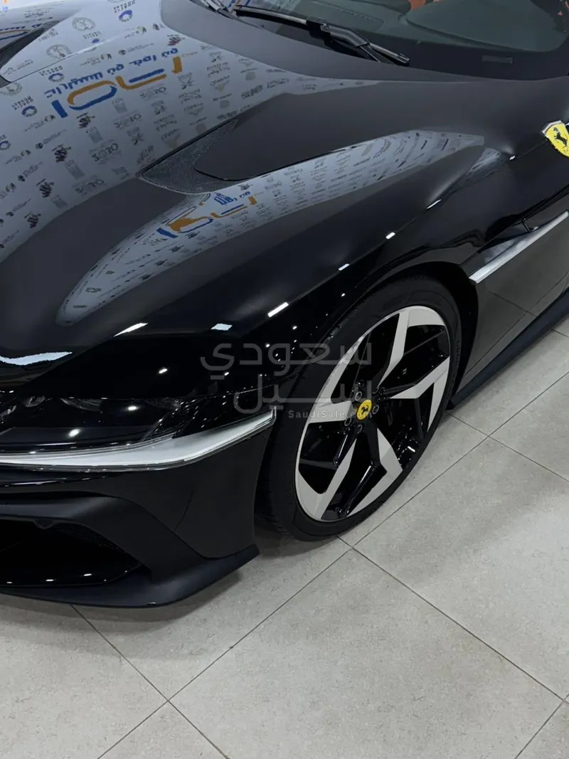 2025 فيراري 12 سيليندر