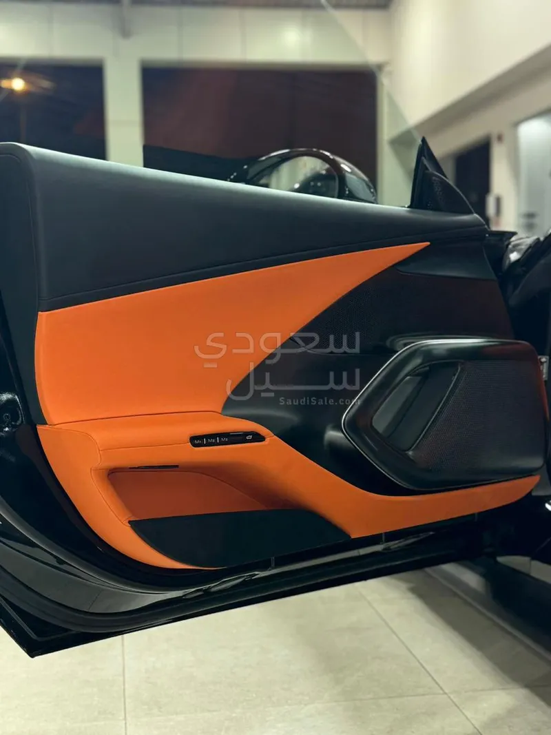 2025 فيراري 12 سيليندر
