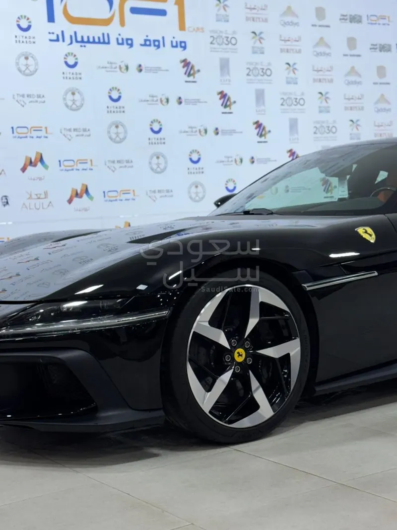 2025 فيراري 12 سيليندر