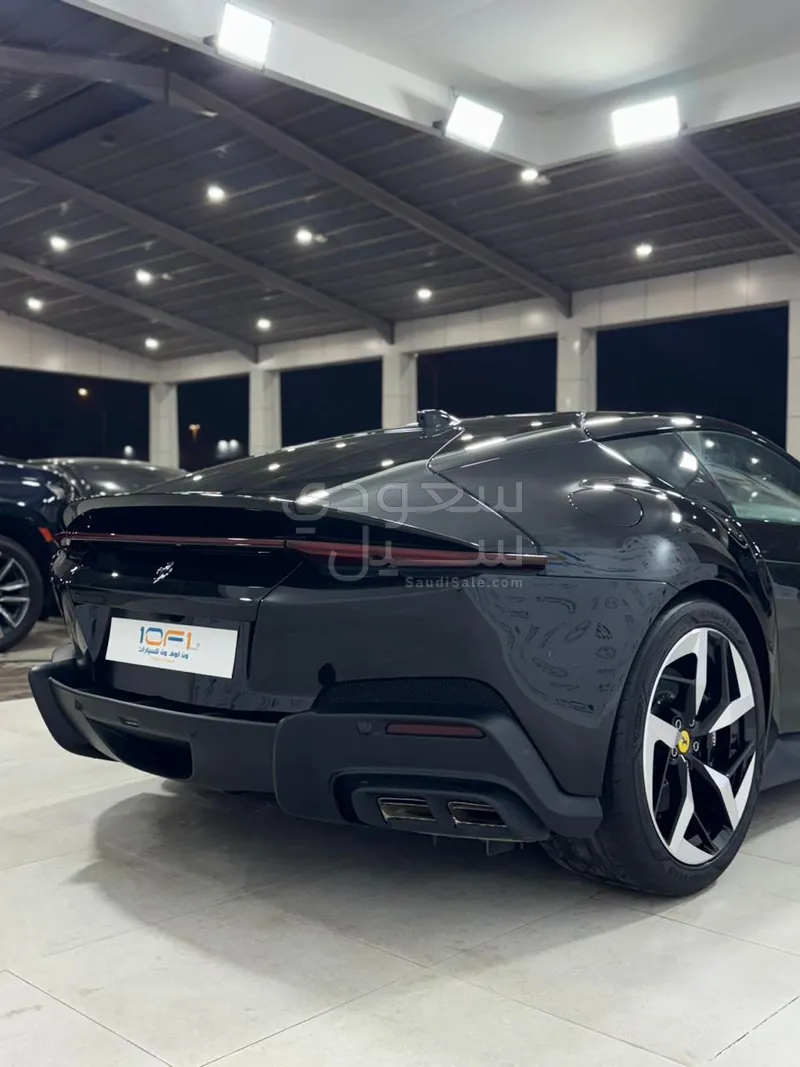 2025 فيراري 12 سيليندر