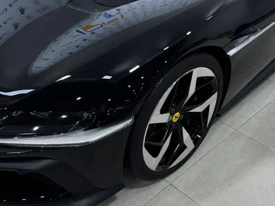 2025 فيراري 12 سيليندر