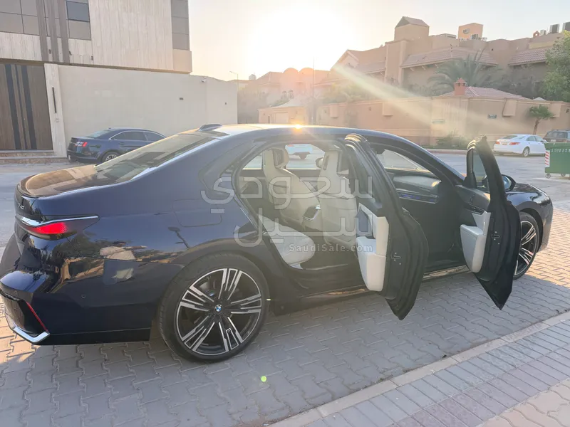 2023 بي ام دبليو الفئة السابعة 740أي