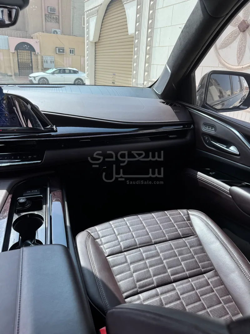 2024 كاديلاك اسكاليد سبورت