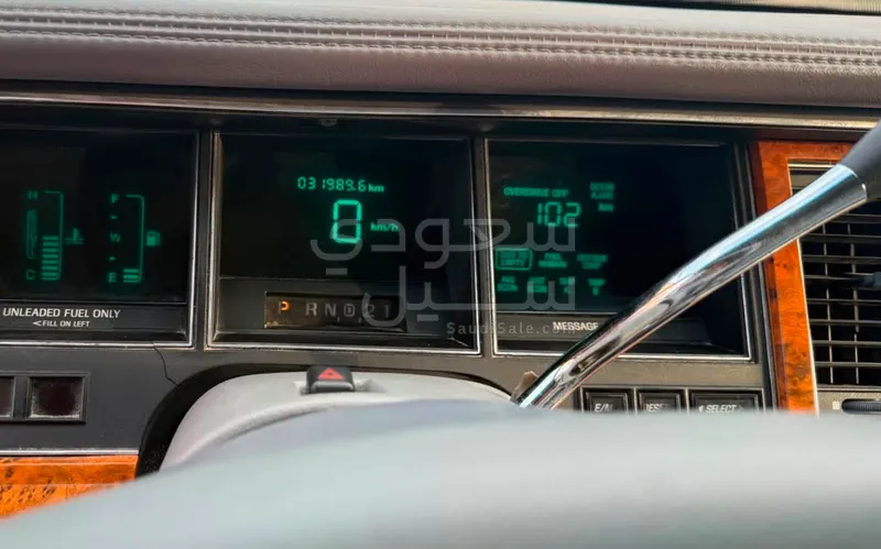1993 لنكولن تاون كار ليمو