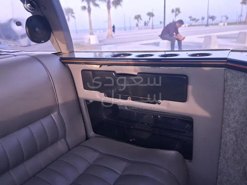 1993 لنكولن تاون كار ليمو