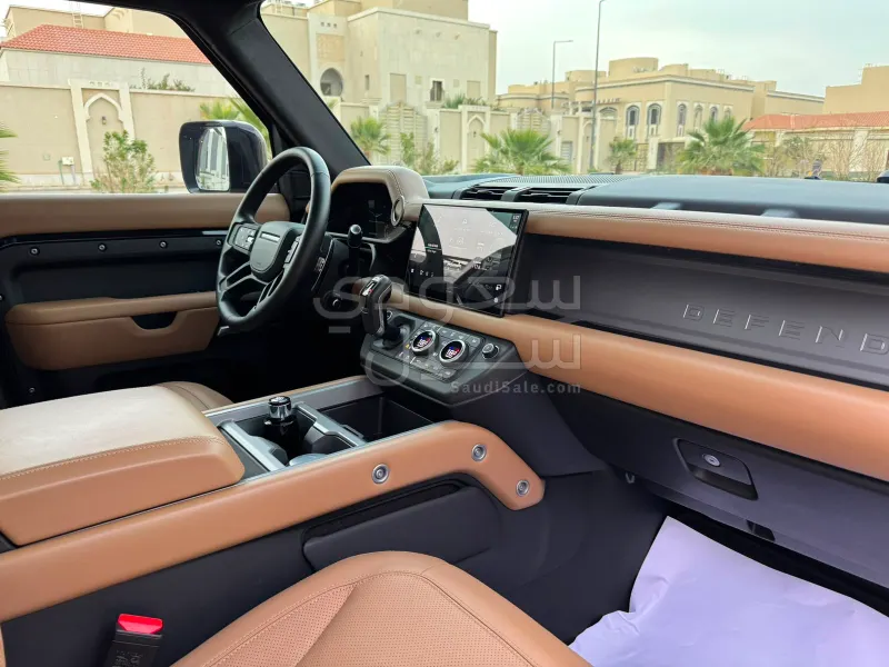 2025 لاند روفر ديفيندر V8 P525 ادشن