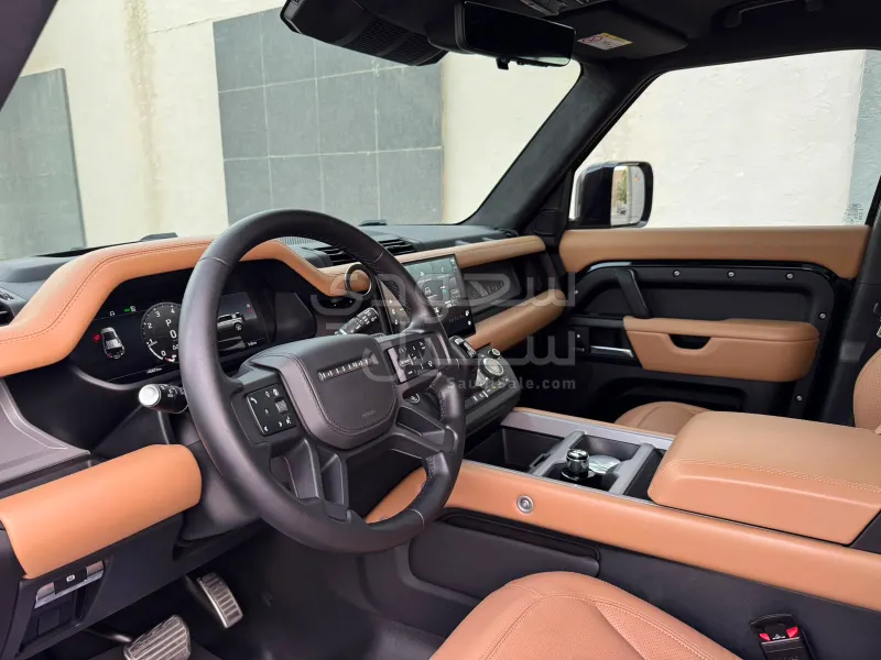 2025 لاند روفر ديفيندر V8 P525 ادشن