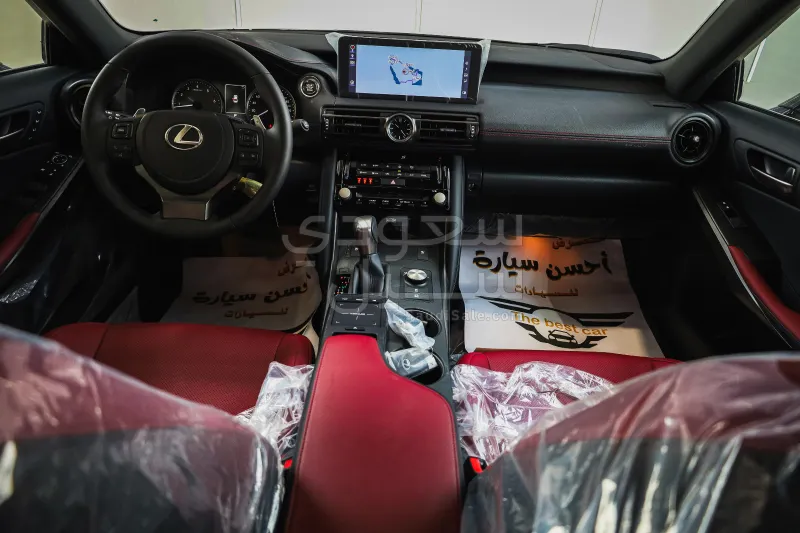 2025 لكزس آي إس 350