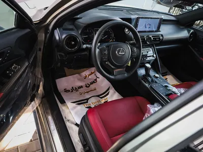 2025 لكزس آي إس 350