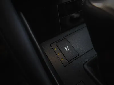 2025 لكزس آي إس 350