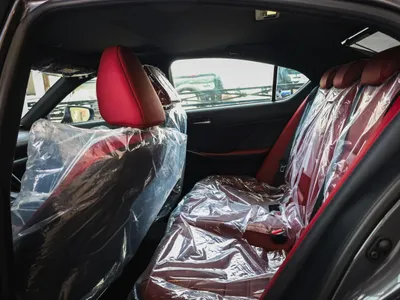 2025 لكزس آي إس 350