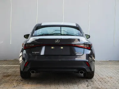 2025 لكزس آي إس 350