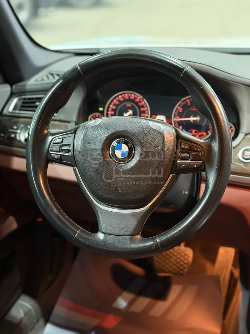 2015 بي ام دبليو الفئة السابعة 730 إل أي