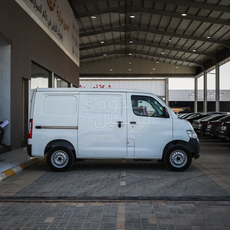 2024 تويوتا لايت ايس فان