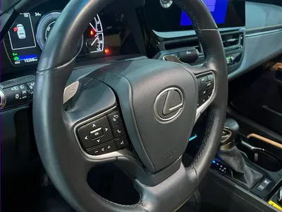 2025 لكزس إي إس 300 هايبرد
