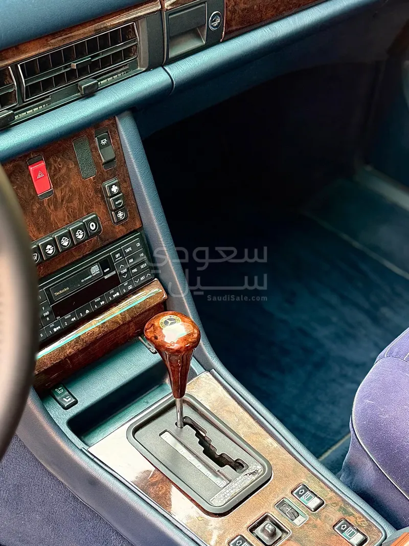 1990 مرسيدس - بنز إس إي إل 560