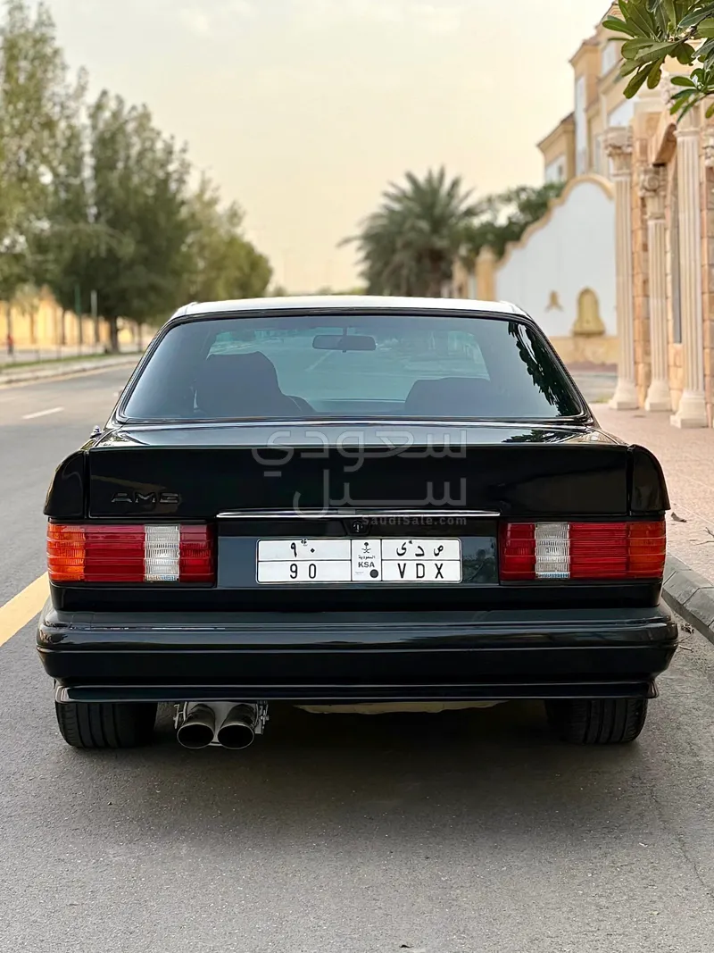 1990 مرسيدس - بنز إس إي إل 560