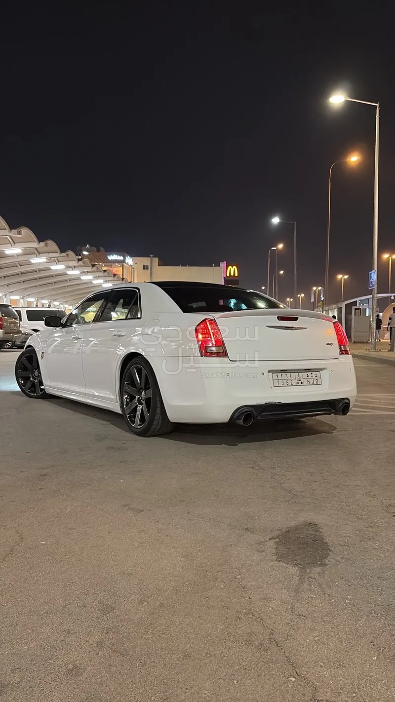 2014 كرايسلر 300 اس ار تي