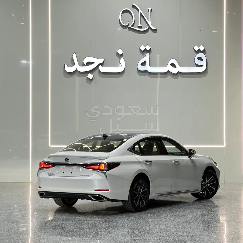 2025 لكزس إي إس 350