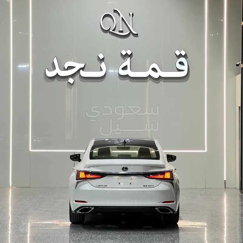 2025 لكزس إي إس 350