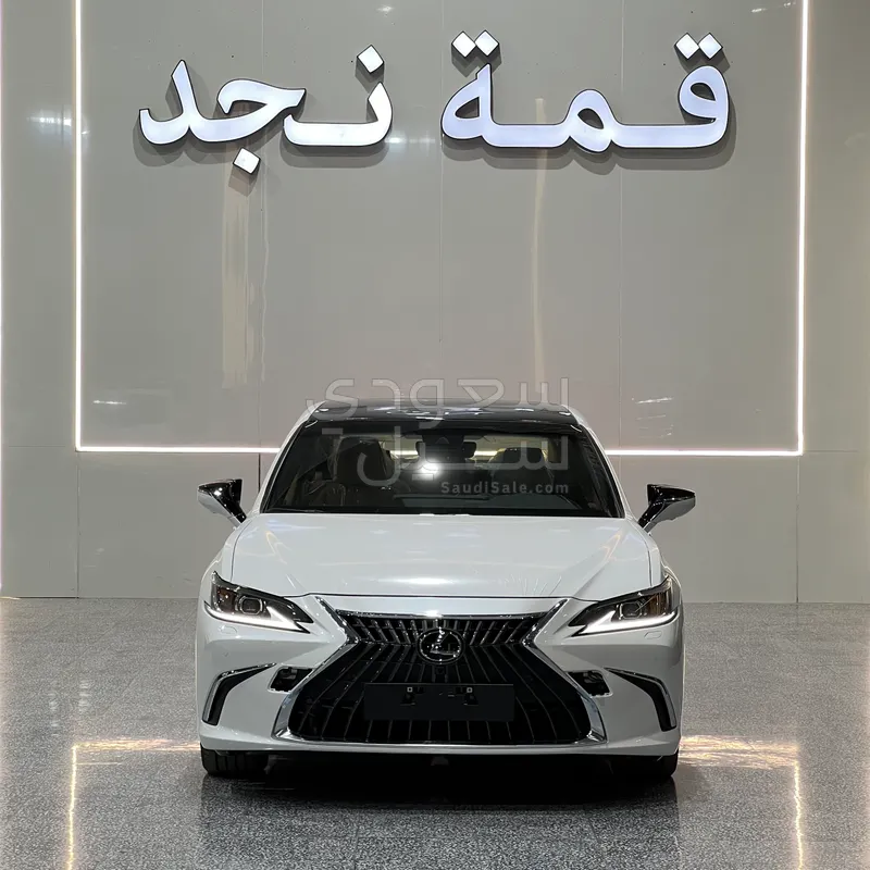 2025 لكزس إي إس 350