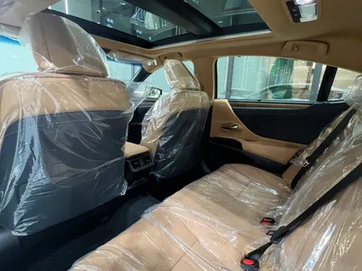 2025 لكزس إي إس 350