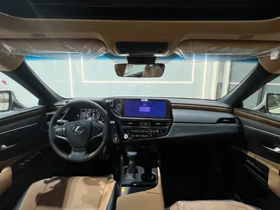 2025 لكزس إي إس 350