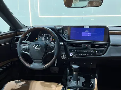 2025 لكزس إي إس 350