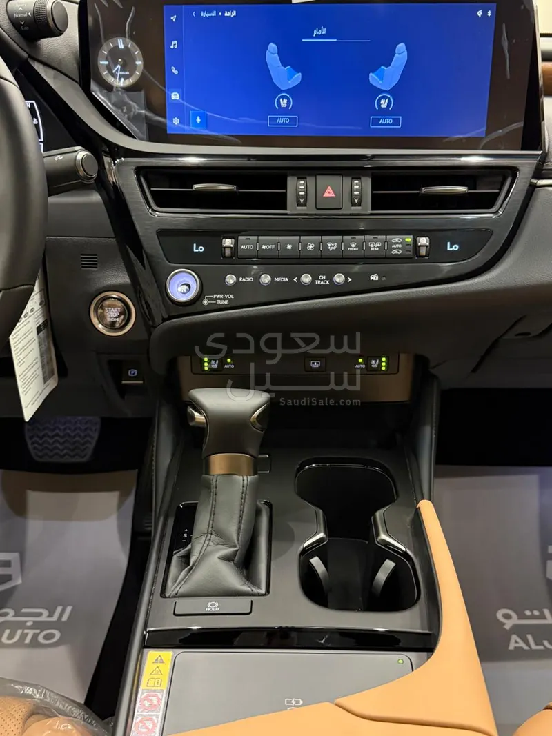 2025 لكزس إي إس 350