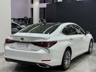 2025 لكزس إي إس 350