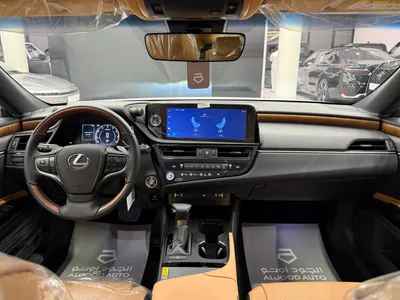 2025 لكزس إي إس 350