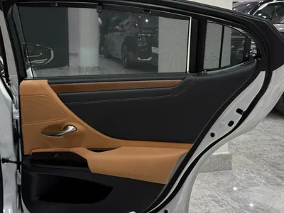 2025 لكزس إي إس 350