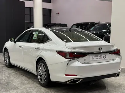 2025 لكزس إي إس 350