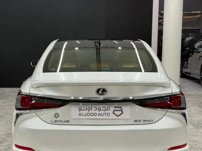 2025 لكزس إي إس 350