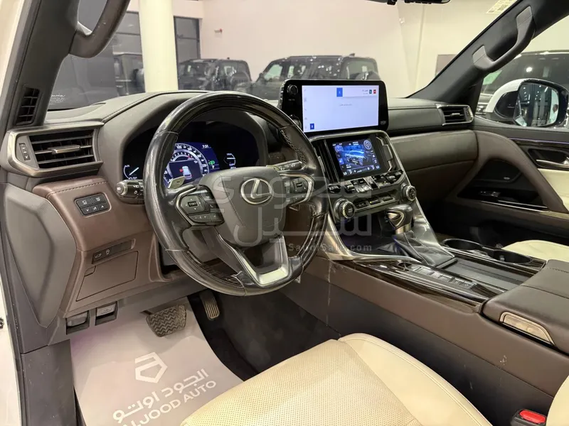 2023 لكزس إل إكس 600 BB