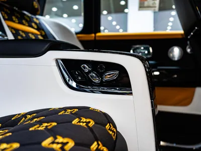 2025 رولز رويس كولينان بلاك بادج
