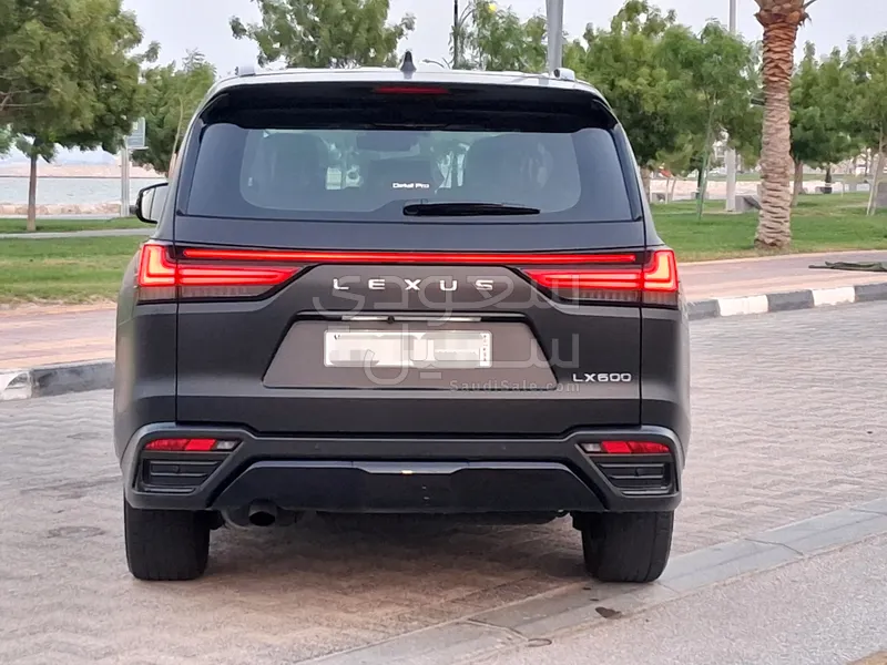 2025 لكزس إل إكس 600 BB