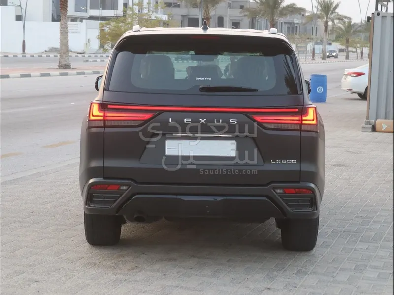 2025 لكزس إل إكس 600 BB