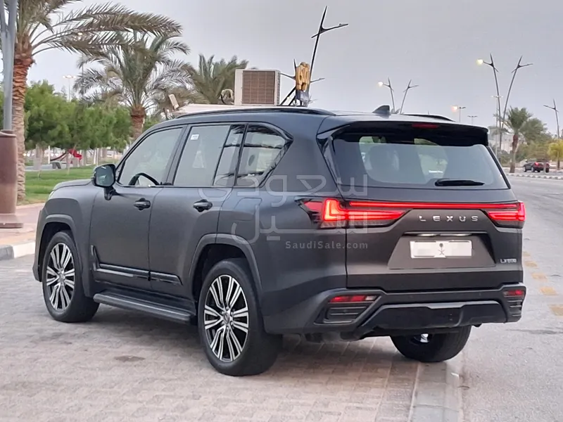 2025 لكزس إل إكس 600 BB