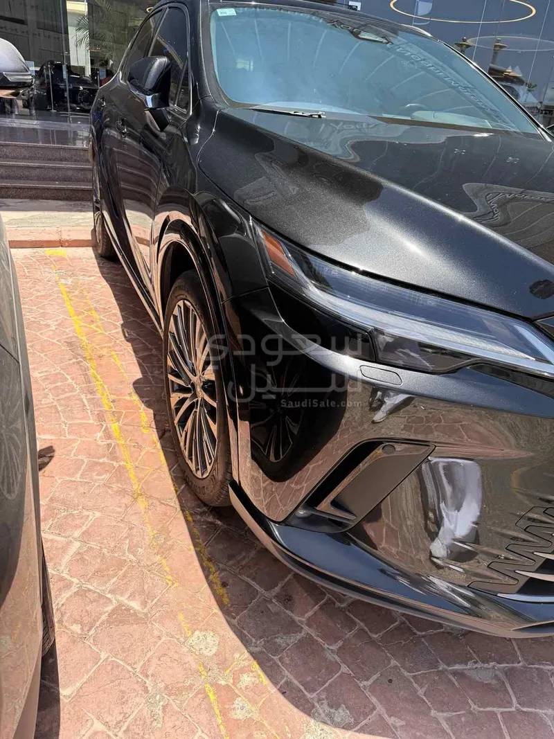 2023 لكزس أر إكس 350