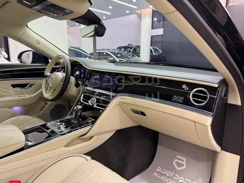 2020 بنتلي كونتيننتل فلاينج سبير الاصدار الاول