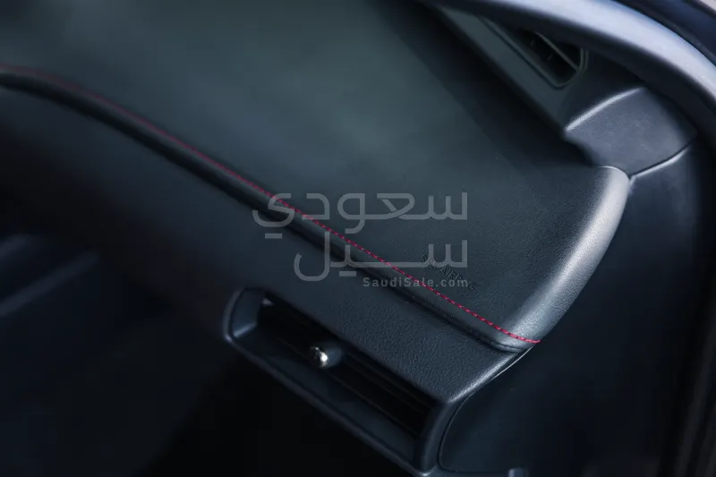 2023 لكزس يو إكس 200